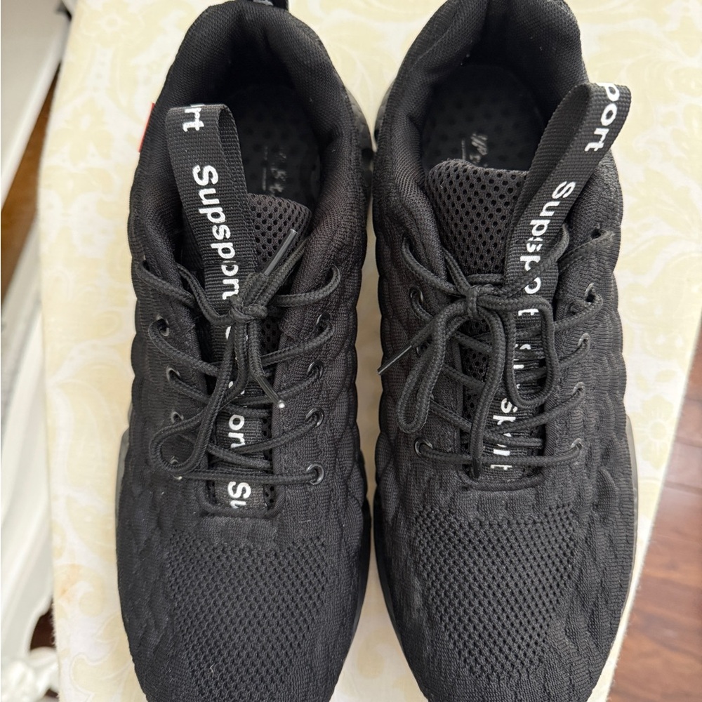 Men's Black Support Sneakers Size 11